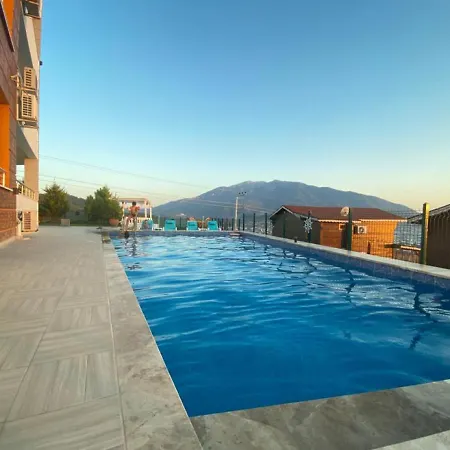 Splendid With Shared Pool In Apartment